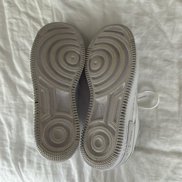 Nike Women's White Air Force 1 Sneakers size 8.5 - Picture 5 of 5